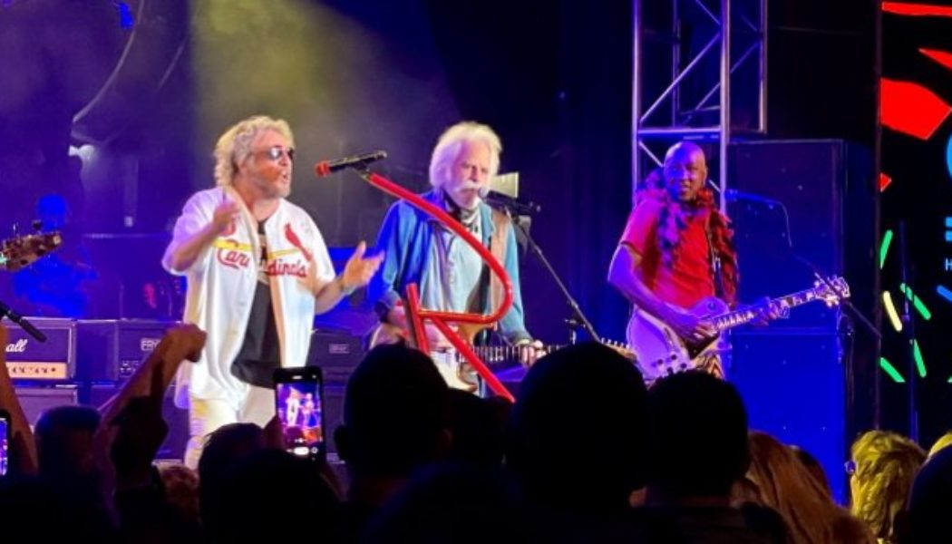 SAMMY HAGAR Joined On Stage By THE GRATEFUL DEAD’s BOB WEIR During Las Vegas Residency (Video)