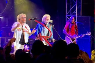 SAMMY HAGAR Joined On Stage By THE GRATEFUL DEAD’s BOB WEIR During Las Vegas Residency (Video)