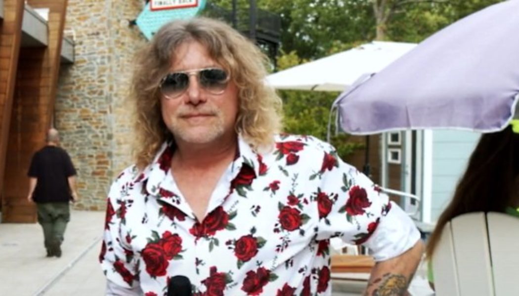 STEVEN ADLER: How I Ended Up Recruiting Singer Of GUNS N’ ROSES Tribute Act For My Solo Band