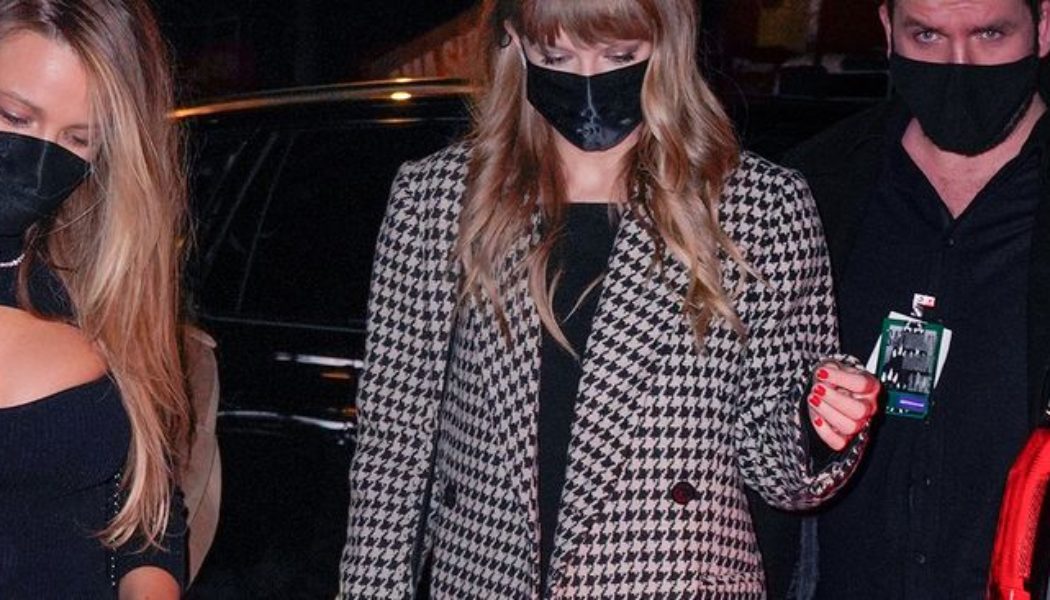 Taylor Swift Just Wore the Perfect Blazer-and-Leggings Combo for Winter