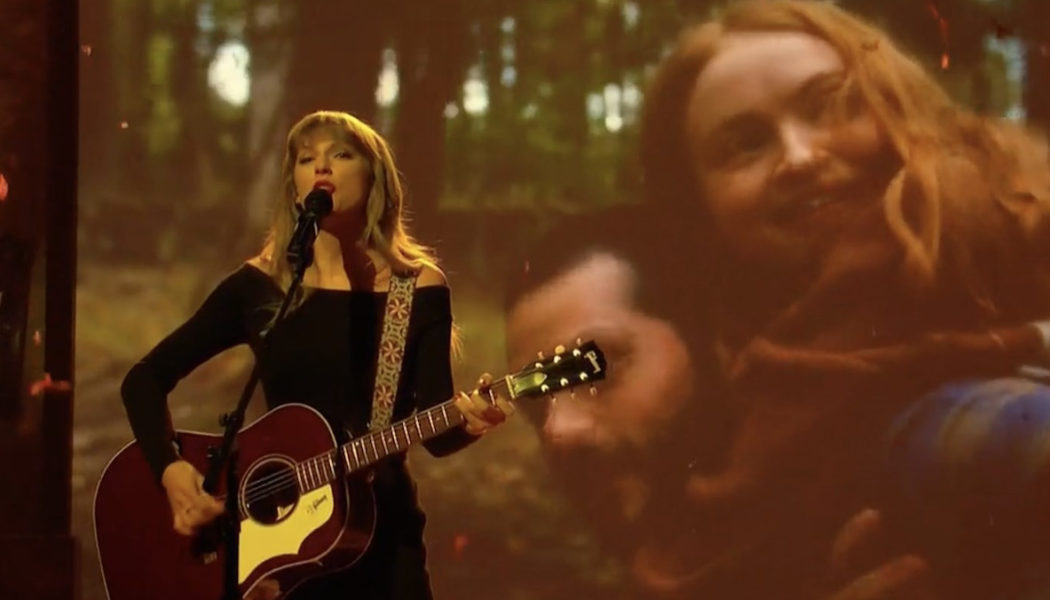 Taylor Swift Performs 10-Minute Version of “All Too Well” on SNL: Watch