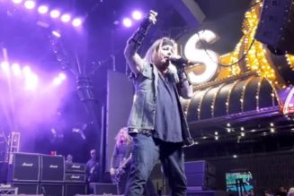 VINCE NEIL Celebrates ‘DrinksGiving’ With Free Las Vegas Concert (Video)