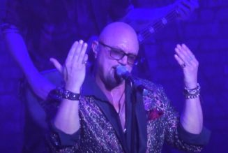 Watch GEOFF TATE Perform QUEENSRŸCHE’s Entire ‘Empire’ And ‘Rage For Order’ Albums In Des Plaines, Illinois