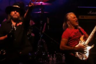 Watch GEORGE LYNCH Rejoin DOKKEN On Stage In Glenside, Pennsylvania