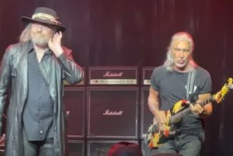 Watch GEORGE LYNCH Rejoin DOKKEN On Stage In Waukegan, Illinois