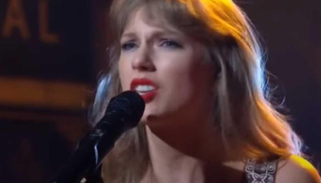 Watch Taylor Swift Perform 10-Minute-Long Version of ‘All Too Well’ on SNL