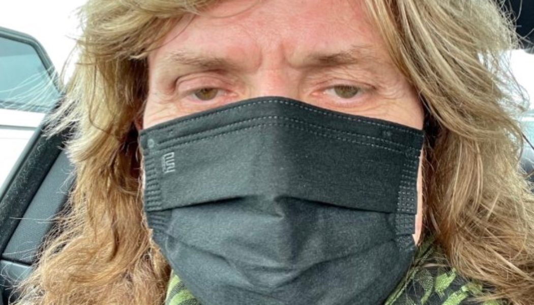 WHITESNAKE’s DAVID COVERDALE Says Pandemic Is A Public Health Issue, Not A Political One