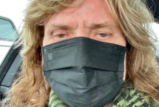 WHITESNAKE’s DAVID COVERDALE Says Pandemic Is A Public Health Issue, Not A Political One