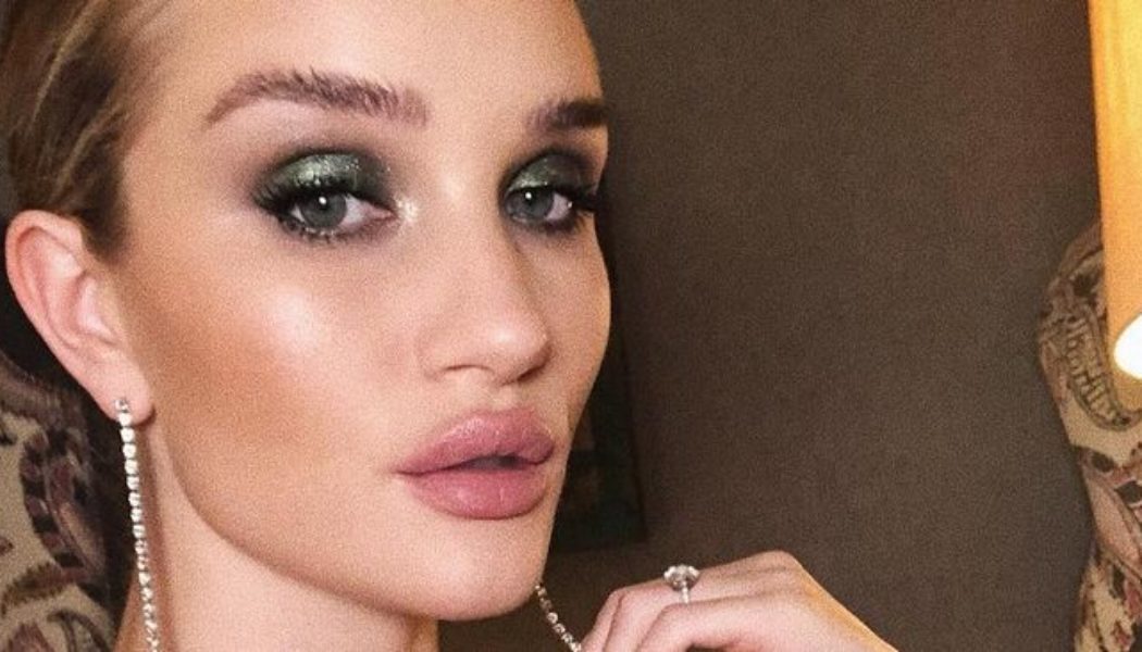 11 of Rosie Huntington-Whiteley’s Best Beauty Looks and the Products She Uses