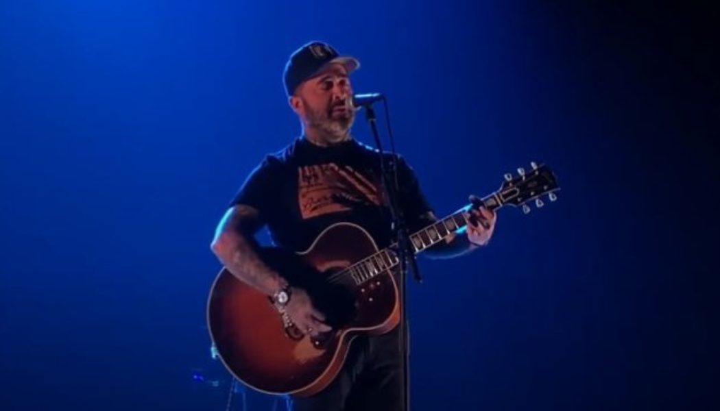 AARON LEWIS Accuses Democratic Party Of Being Responsible For ‘Systemic Racism’ In U.S., Admits He Will Get ‘Fact-Checked’