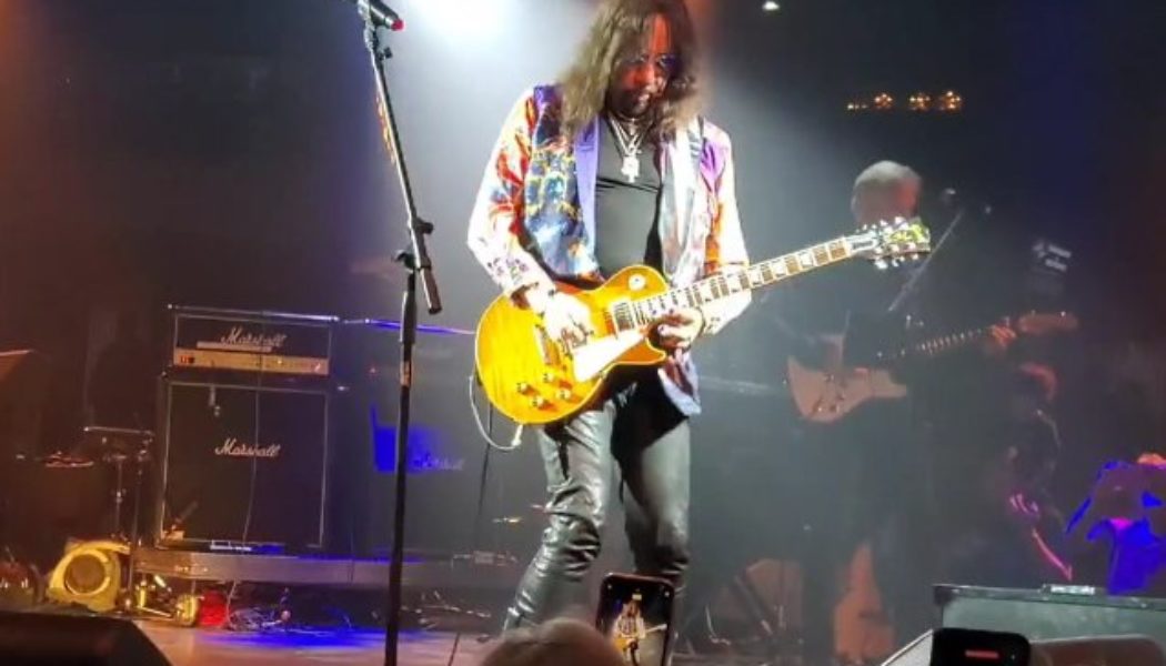 ACE FREHLEY And ORIANTHI Perform At ALICE COOPER’s 19th Annual ‘Christmas Pudding’ Concert (Video)