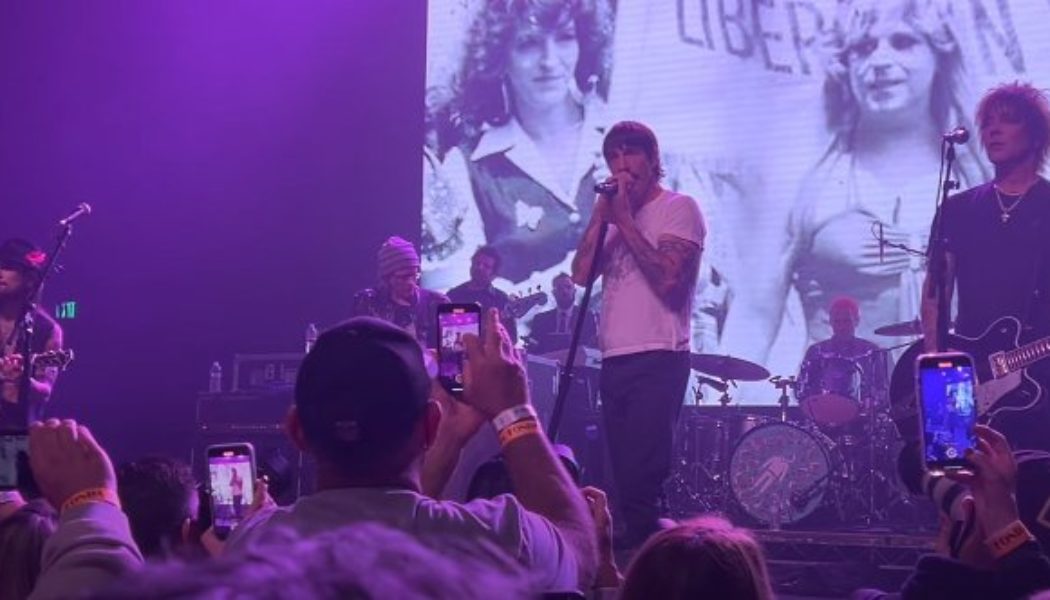 ANTHONY KIEDIS And DEXTER HOLLAND Were Surprise Guest Performers At Last Night’s ‘Above Ground’ Benefit Concert