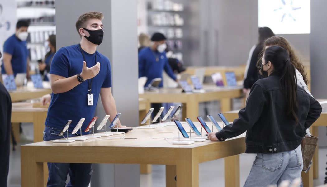 Apple closes several stores due to COVID-19 outbreaks, encourages online shopping