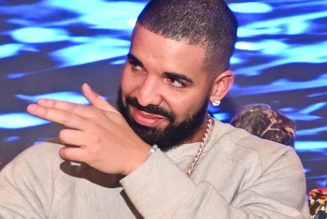 Drake Hands Out Stacks of Cash to Toronto Fans for the Holidays