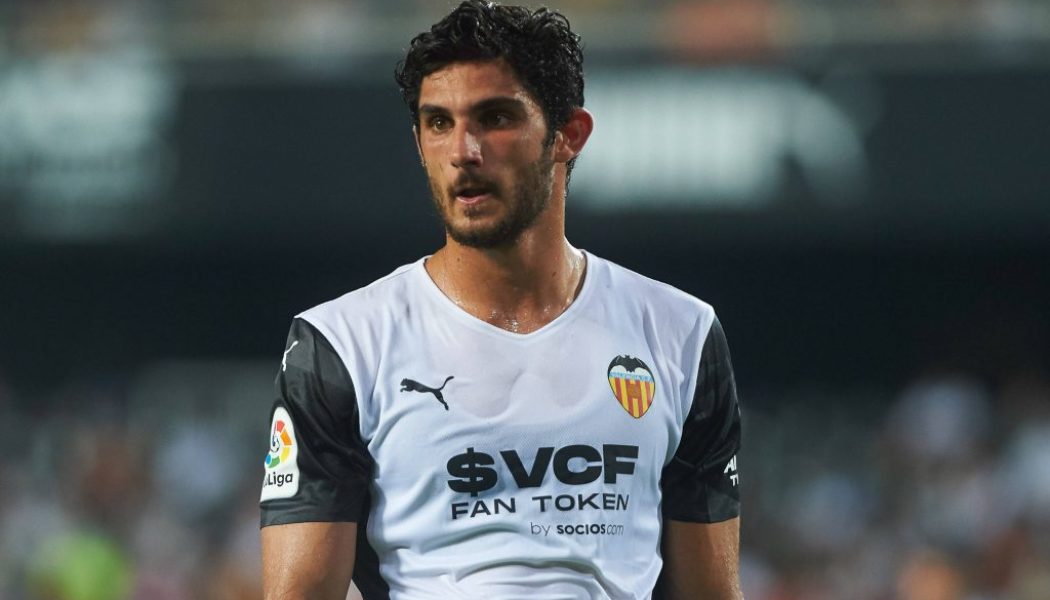 Football Betting Tips- Valencia vs Elche preview & prediction- Get the best odds at BetUK