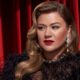 Kelly Clarkson Begs ‘Christmas Come Early’ for Festive New Performance