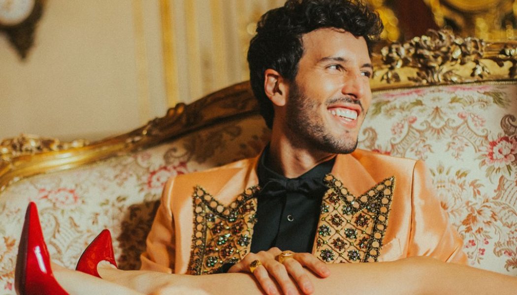 Sebastian Yatra Nabs 13th Top 10 on Latin Pop Airplay Chart With ‘Tacones Rojos’