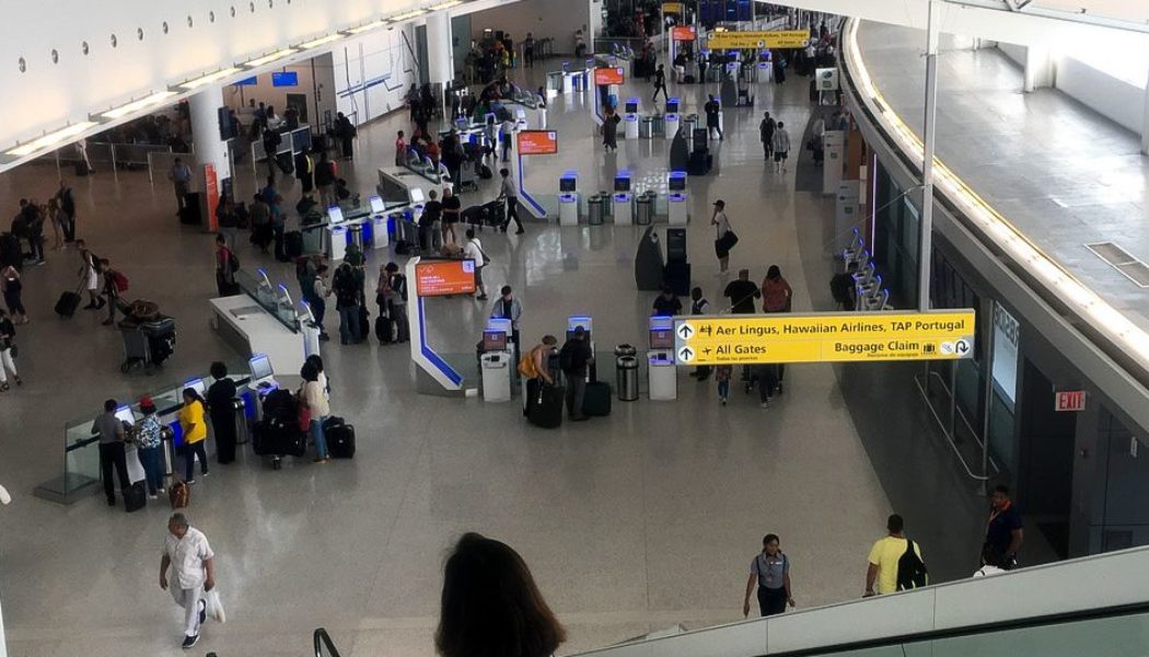 TSA checkpoints will start supporting Apple Wallet IDs in February