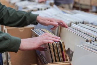 Vinyl Records Earn Biggest Sales Week in 30 Years