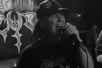 Watch Original AC/DC Singer DAVE EVANS Perform ‘Highway To Hell’ In California