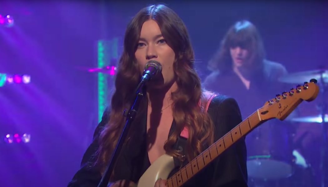 Wet Leg Make US TV Debut by Performing “Chaise Longue” on Seth Meyers: Watch