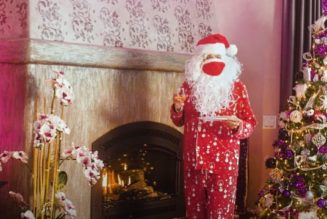 WHITESNAKE’s DAVID COVERDALE Dons Santa Claus Outfit For New ‘Merry Christmas’ Video Message