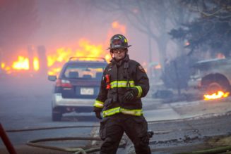 Wildfires burn hundreds of homes in Colorado, thousands flee