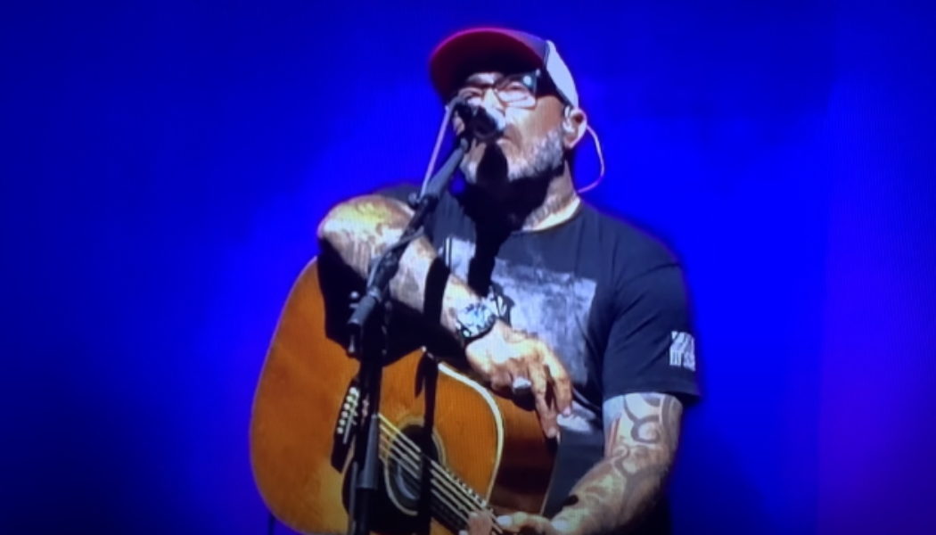 AARON LEWIS Praises TRUMP Loyalists CAWTHORN And GREENE, Blasts FAUCI At Shreveport Concert