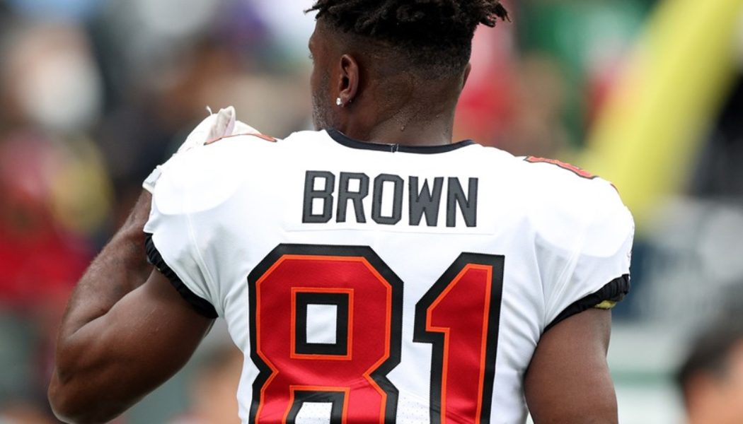 Antonio Brown’s On-Field Incident Against the New York Jets Will Auction as an NFT