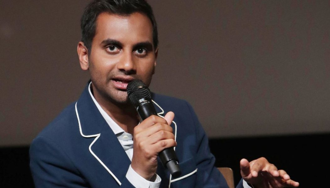 Aziz Ansari Says Aaron Rodgers & Nicki Minaj Are ‘Trapped in a Different Algorithm’ When It Comes to COVID Vaccine