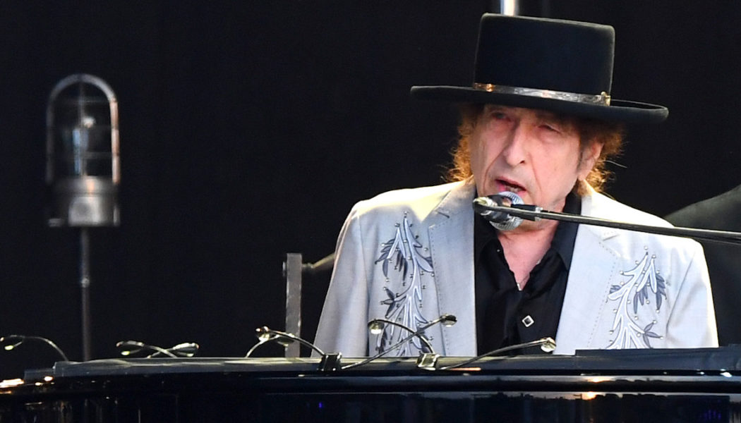 Bob Dylan Calls Sex Abuse Lawsuit from Professional Psychic a “Brazen Shakedown”