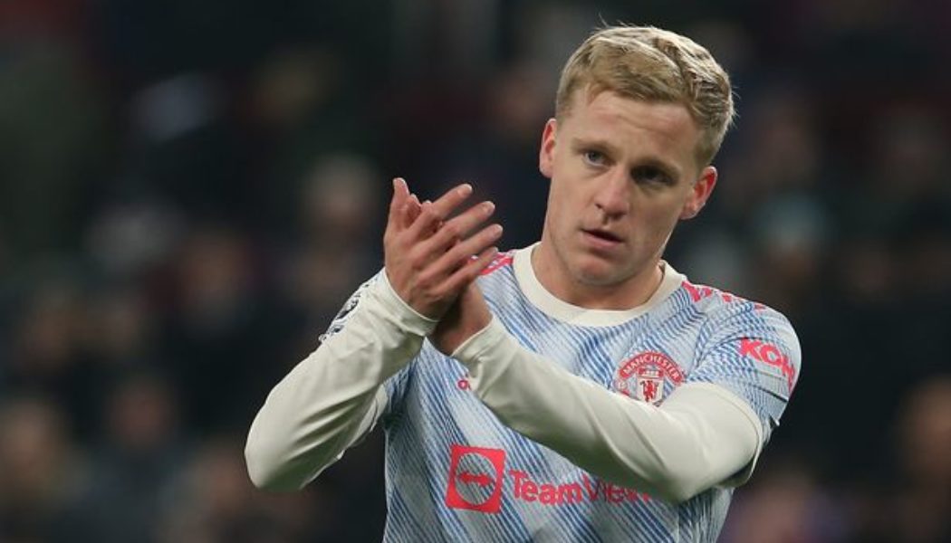 Everton Transfer News: Donny van de Beek completes loan move