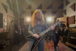 Here Is New Video Of DAVE MUSTAINE Teaching You How To Play MEGADETH’s ‘Symphony Of Destruction’