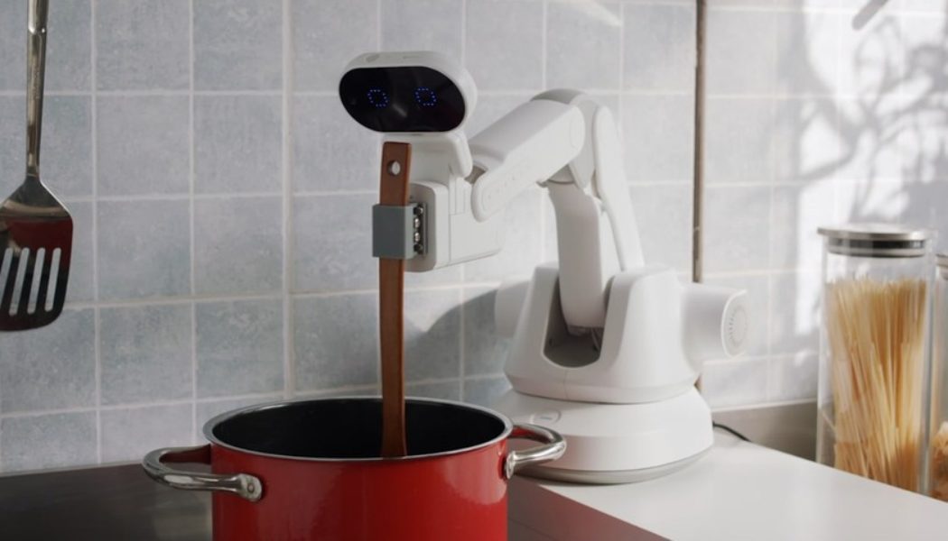 Huenit’s Modular Robotic Arm Is an All-in-One Personal Assistant