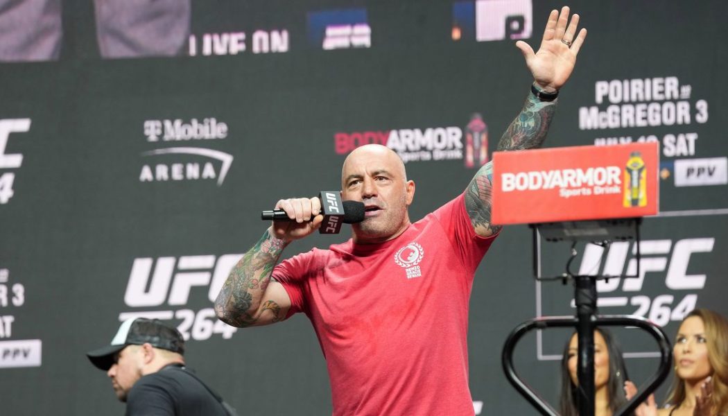 Joe Rogan defends podcast and apologizes to Spotify for backlash