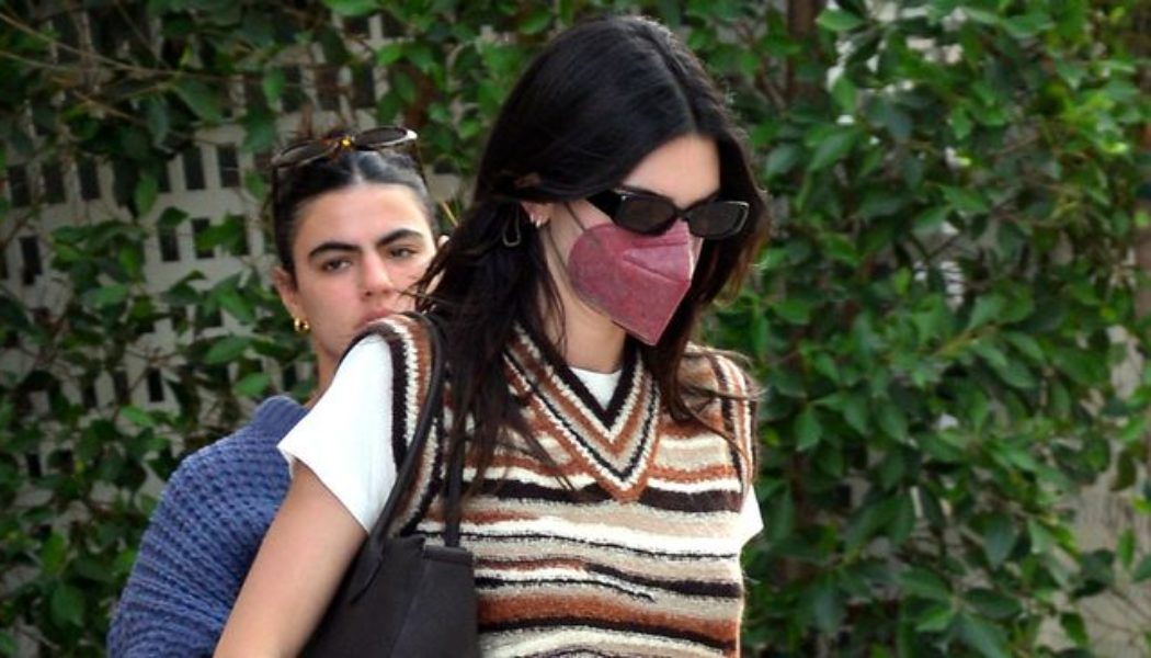 Kendall Jenner Wore Every Fashion Girl’s Favourite Knitwear-and-Jeans Combo