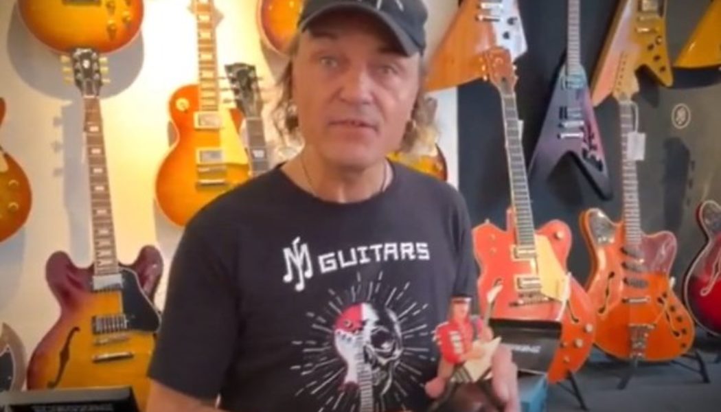 MATTHIAS JABS Unboxes SCORPIONS Figures From KnuckleBonz (Video)