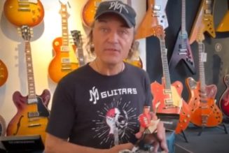 MATTHIAS JABS Unboxes SCORPIONS Figures From KnuckleBonz (Video)