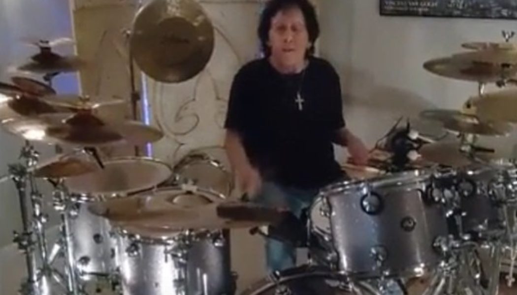 Original KISS Drummer PETER CRISS Rings In 2022 By Sharing Video Of New Drum Solos