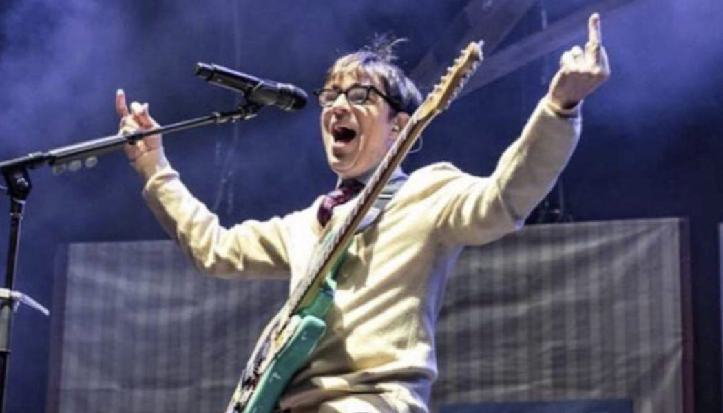 Rivers Cuomo Pitches New App to Weezer Fans “Tired of Spotify”: Weezify