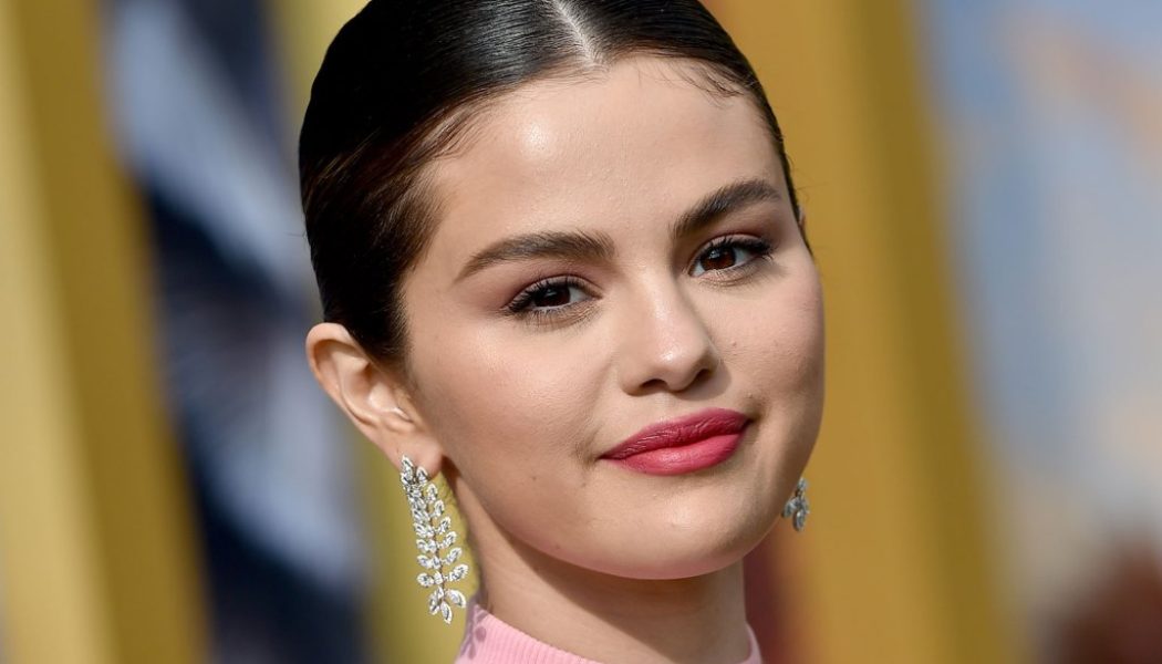 Selena Gomez Thanks Rare Beauty Team With Full-Page Ad in ‘New York Times’