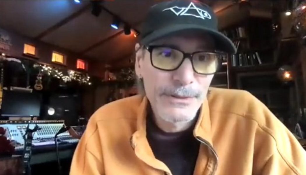 STEVE VAI On Impending Retirements Of DAVID LEE ROTH, DAVID COVERDALE: ‘These Guys Are Heroes’