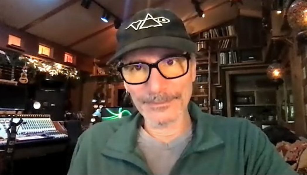 STEVE VAI Tore A Tendon In His Shoulder While Making Pizza: ‘I Wish I Had A Better Story’