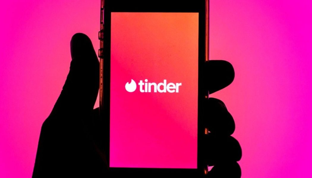 Tinder’s Upcoming “Swipe Party” Feature Lets You Invite Friends to Help You Swipe