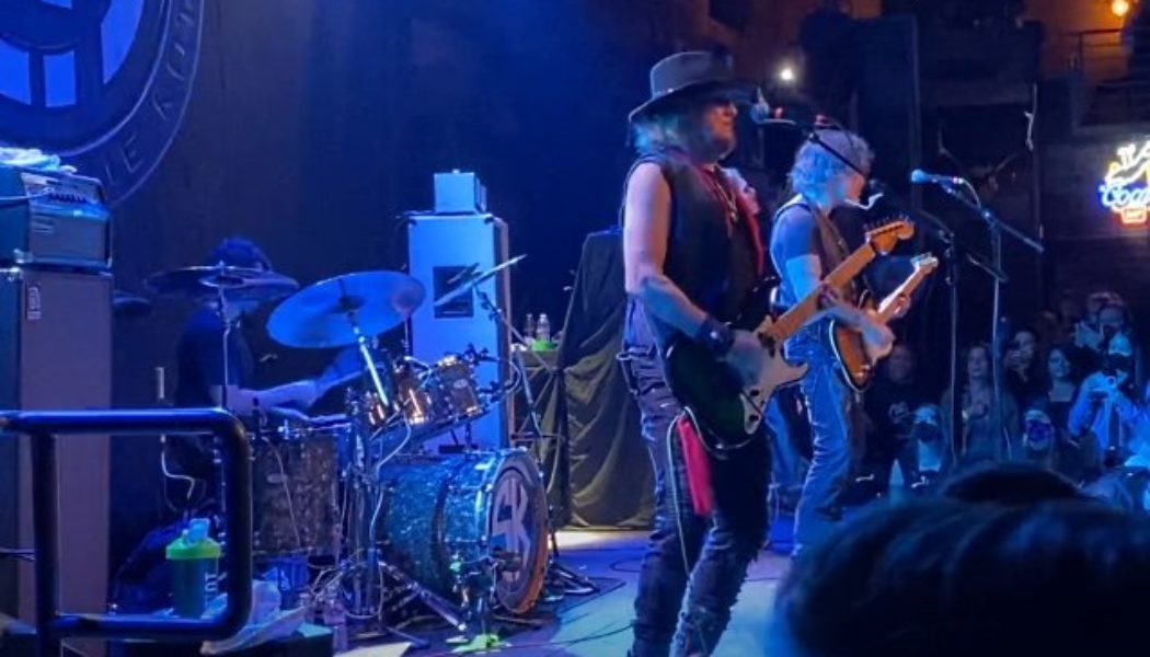 Watch ADRIAN SMITH + RICHIE KOTZEN Perform In Roseville, California