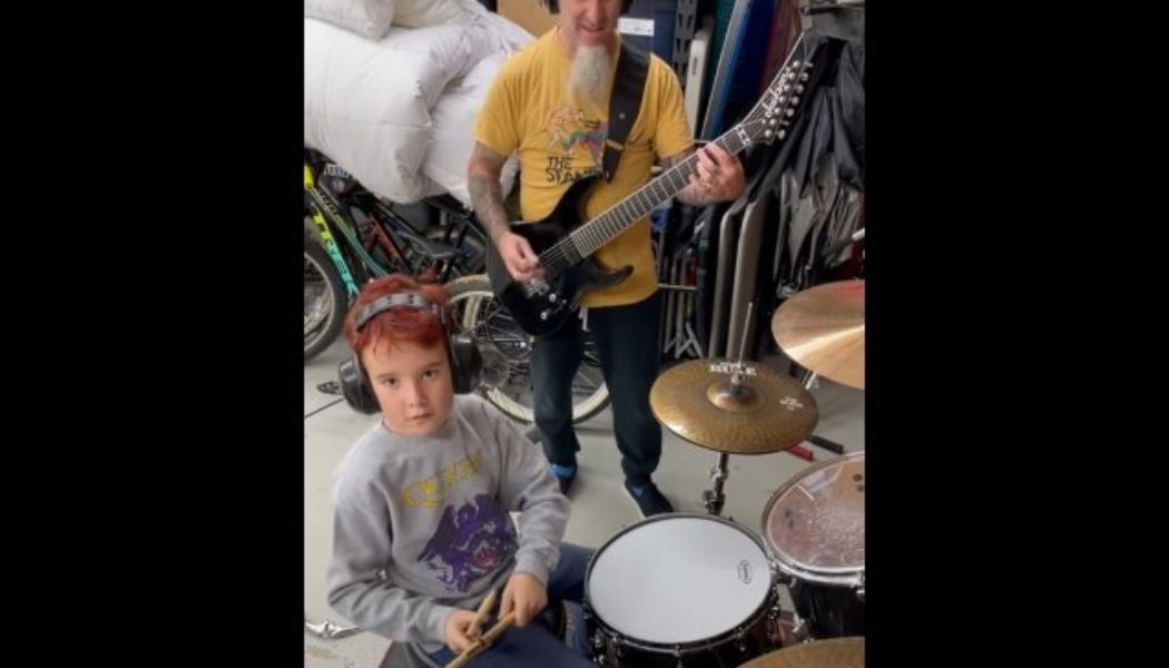 Watch ANTHRAX’s SCOTT IAN Play SEPULTURA’s ‘Roots Bloody Roots’ With His 10-Year-Old Son