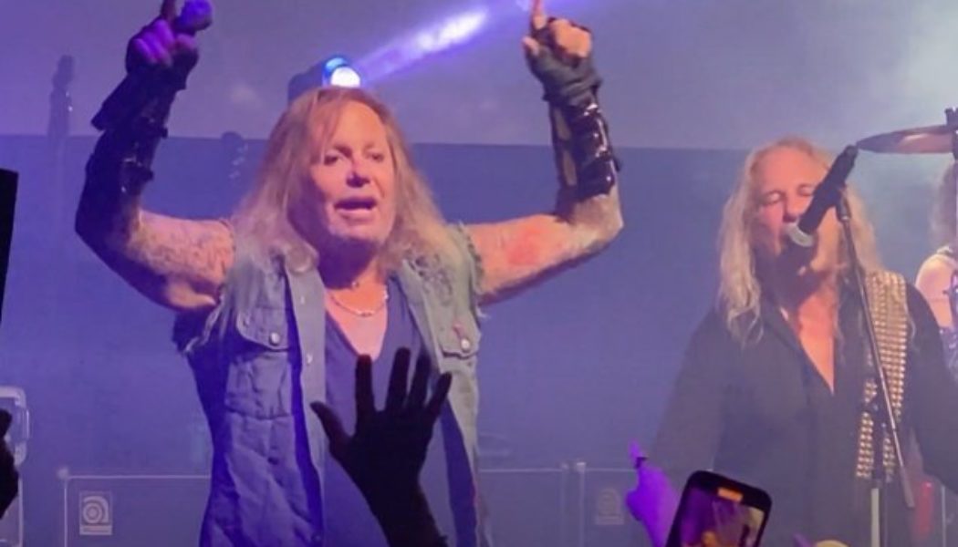 Watch MÖTLEY CRÜE’s VINCE NEIL Play His First Solo Show Of 2022