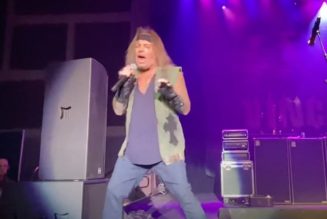 Watch VINCE NEIL Perform MÖTLEY CRÜE Classics In Lawrenceburg, Indiana