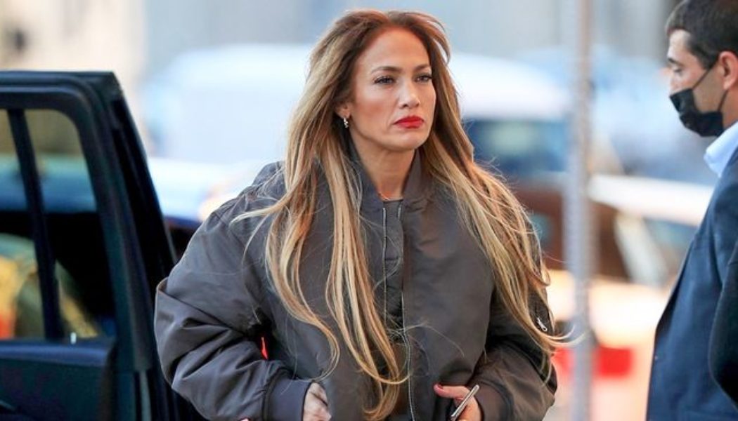 According to J.Lo, This Is the Most Stylish Way to Wear Joggers This Year