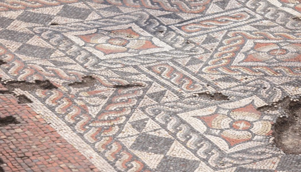 Archaeologists Find a Stunning Roman Mosaic in London